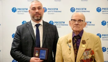 В филиале &laquo;Калугаэнерго&raquo; наградили ветерана Великой Отечественной войны