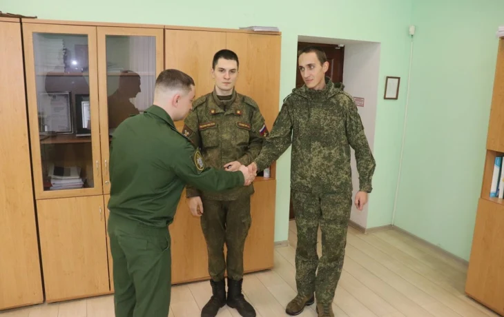 Сиротам-участникам СВО в Калужской области вручили ключи от новых квартир