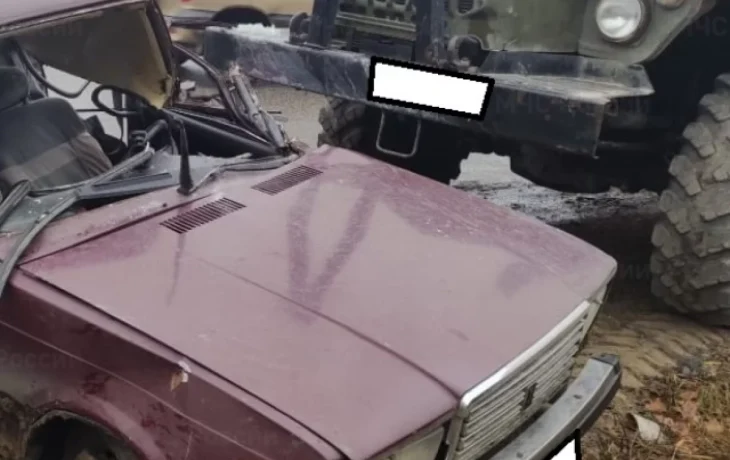 В Людиновском округе «Урал» влетел в «семёрку» В Людиновском округе «Урал» влетел в «семёрку»
