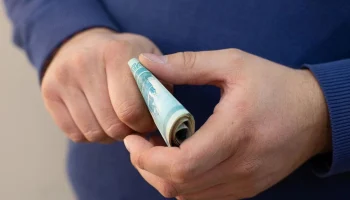 Эксперты раскрыли, почему после Нового года рубль будет двигаться к 100 за доллар