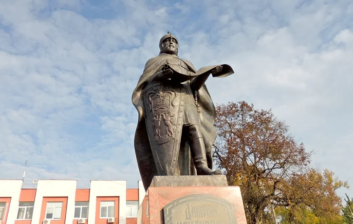 Памятник воеводе Дмитрию Кондырёву