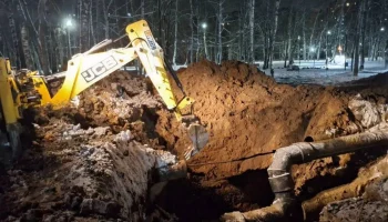 Фоторепортаж: что происходило на месте восстановительных работ после аварии на водоводе в Калуге