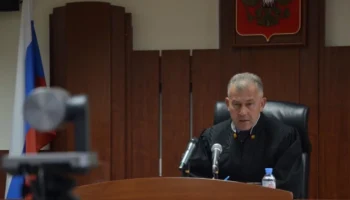 Вымогавший взятку сотрудник калужской трудинспекции предстанет перед судом