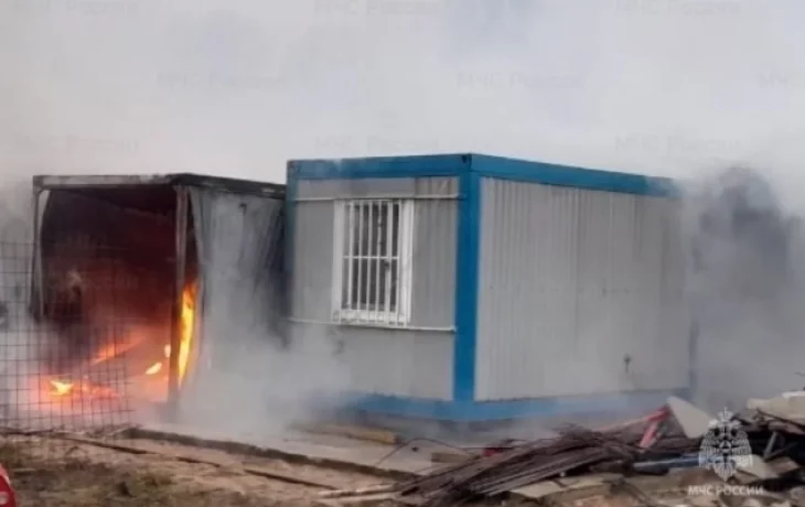 В Юхновском районе Калужской области сгорел строительный городок В Юхновском районе Калужской области сгорел строительный городок