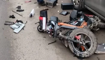В Калуге автомобиль столкнулся со скутером
