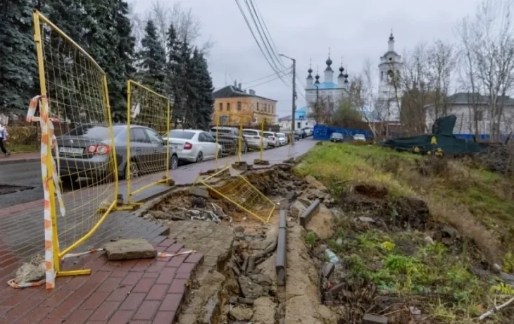 Тротуар над Березуйским оврагом в Калуге пока не отремонтировали